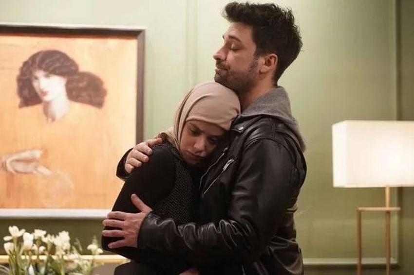 Piyasa üçüncü bölümüyle ekrana geldi! Münevver'in kararı ne olacak? Adar ile birlikte geri dönecek mi?