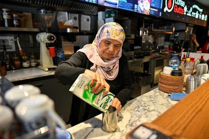 Barista Havva teyze, kahvenin sırrını verdi! 70 yaşında tezgahın başına geçit, sosyal medyada gündem oldu