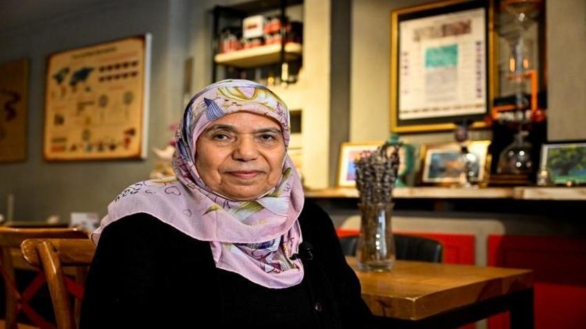 Barista Havva teyze, kahvenin sırrını verdi! 70 yaşında tezgahın başına geçit, sosyal medyada gündem oldu