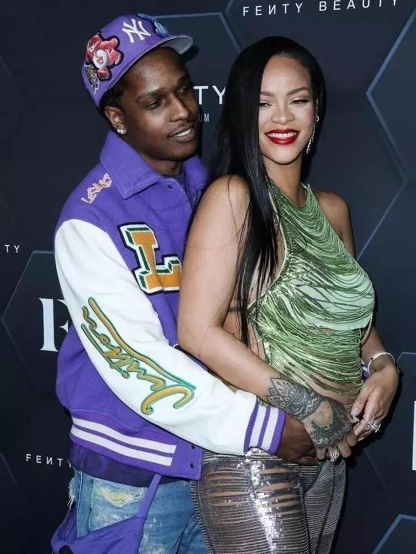 Rihanna doğum fotoğraflarını paylaştı! 'İnciler ve güneş gözlüğüyle doğurdum'