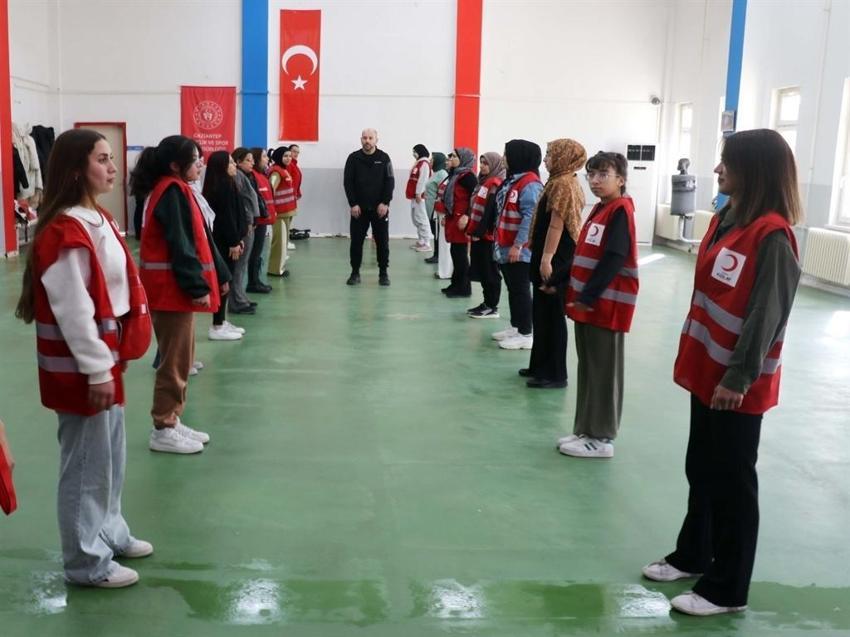 Üniversiteli kızlara, ücretsiz yakın dövüş eğitimi