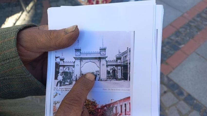 65 sene önce aldığı fotoğrafı çoğaltarak 10 liraya satıyor