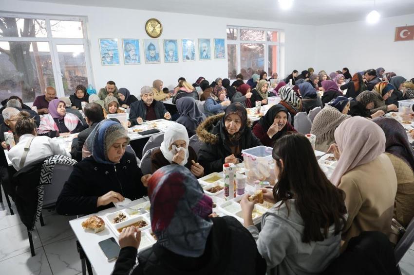 Köy muhtarından ilginç yasak! Evlerde iftar yemeğini yasakladı