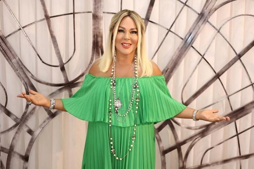 Safiye Soyman abarttıkça abarttı! Tanınmaz hale geldi