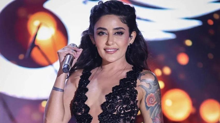 Melek Mosso tatilde hastanelik oldu! Paylaşımı korkuttu