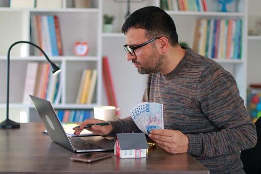  Ev sahibi ve kiracılar arasında yeni kriz: Eski halini beğenmeyip dolapları, kapıları boyuyorlar! 