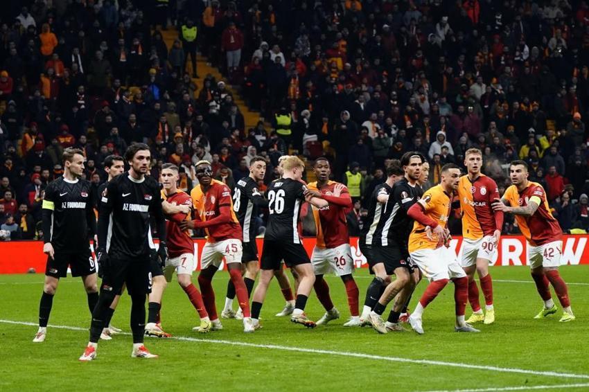 Galatasaray'da ilk ayrılık! İpler koptu, Okan Buruk takımda istemiyor