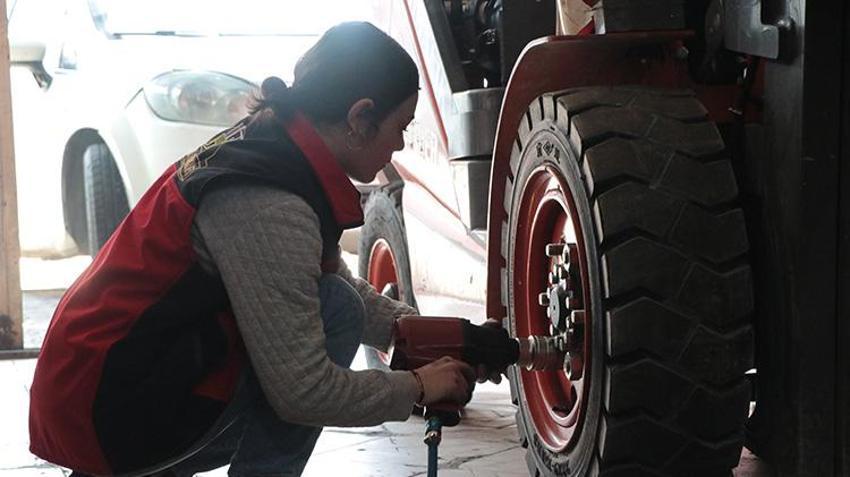 Kayserili kız ağabeyine özendi sanayide çırak oldu! 'Sanayide çalışmayı seviyorum'