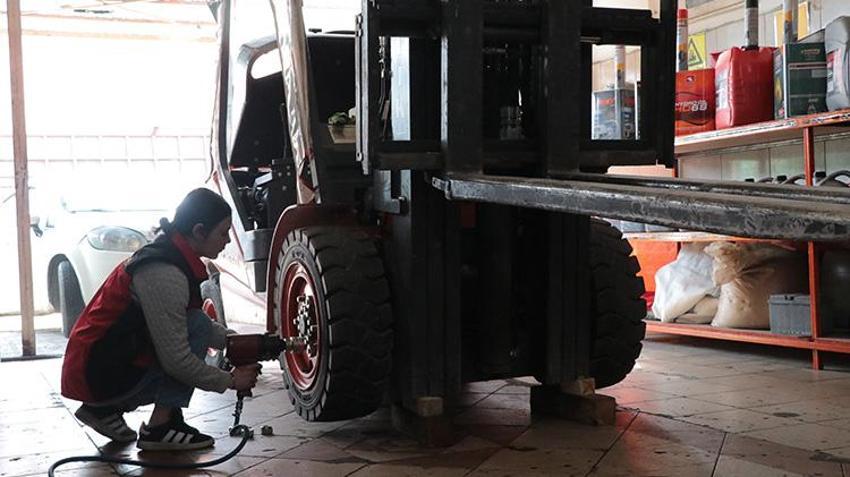 Kayserili kız ağabeyine özendi sanayide çırak oldu! 'Sanayide çalışmayı seviyorum'