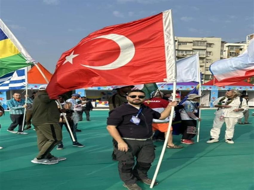 Dünya birincisi tavus kuşu ile şahmeran uçurtmalarını Venedik semalarında uçuracak
