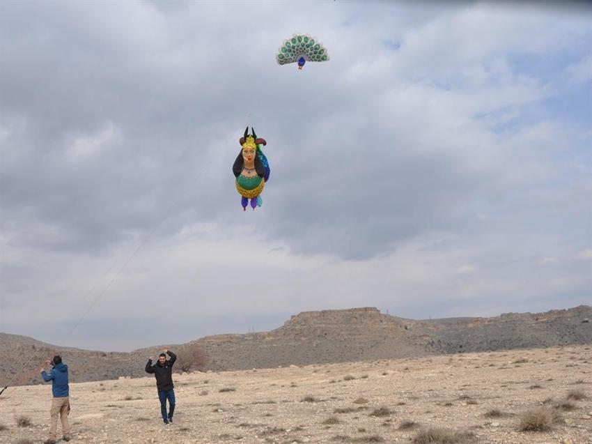 Dünya birincisi tavus kuşu ile şahmeran uçurtmalarını Venedik semalarında uçuracak