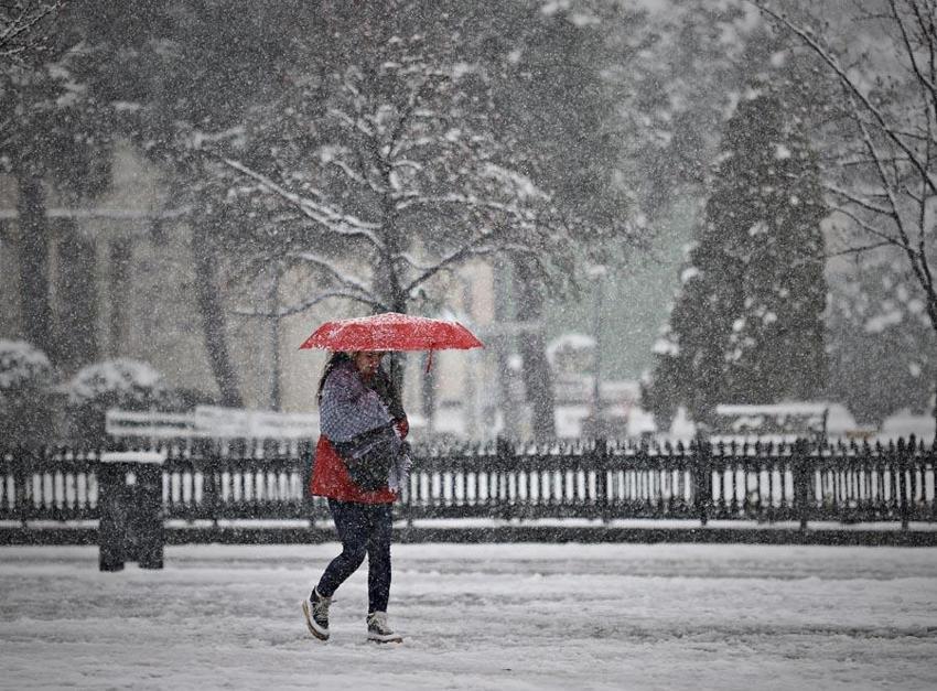 Lapa lapa kar yağışları ve sağanaklar geri dönüyor! Meteoroloji tarih vererek uyardı: İstanbul, Ankara ve İzmir'de hava sıcaklıkları düşecek...