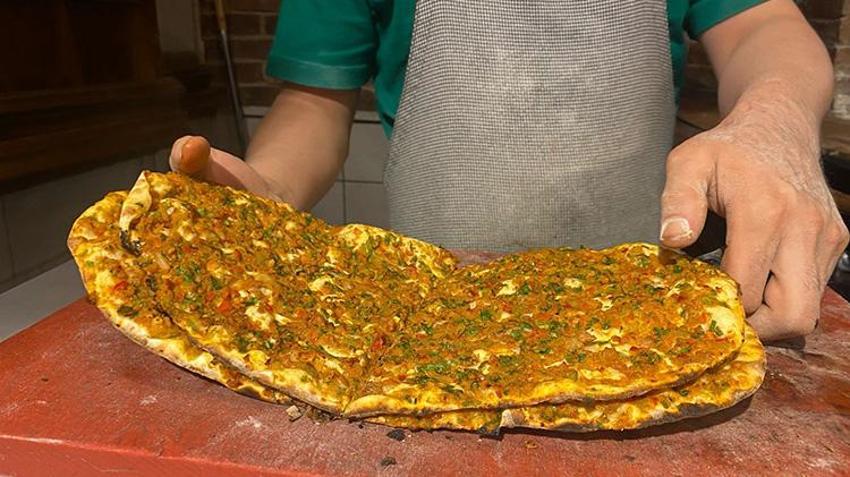 İstanbul'da lahmacun krizi: Semtler arasındaki fiyat farkı dudak uçuklatıyor! Esenler'de 60, Göktürk'te 250 lira