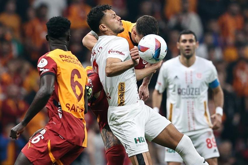 Galatasaray Antalyaspor maçında gol yağmuru! Aslan 3 puanı 4 golle aldı