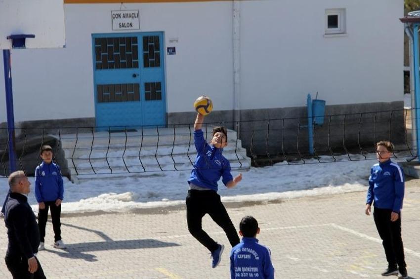 Kayseri'de köy okulunda başladılar, kısa sürede şampiyon oldular
