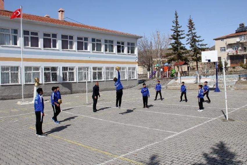 Kayseri'de köy okulunda başladılar, kısa sürede şampiyon oldular