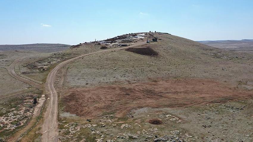Neolitik Çağ'ın önemli yerleşimlerinden Karahantepe, bu yıl ziyaretçilerini ağırlamaya başlıyor