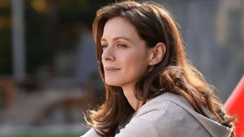 Özge Özpirinçci kızının oyuncağı için sosyal medyayı ayağa kaldırdı!