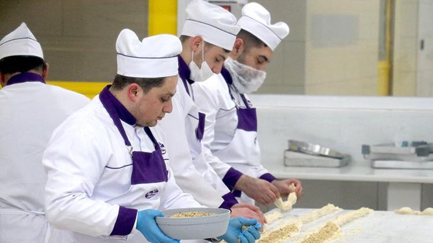 Seyyar tezgahta börek satarak gıda sektörüne girdi! Şimdi 100 ülkeye tatlı satıyor