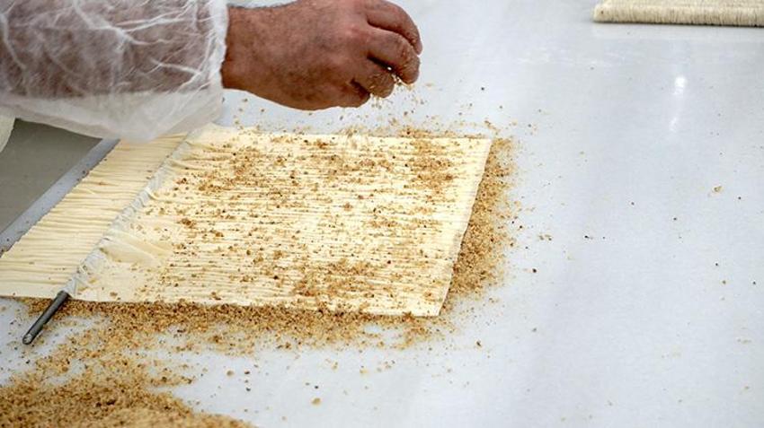 Seyyar tezgahta börek satarak gıda sektörüne girdi! Şimdi 100 ülkeye tatlı satıyor