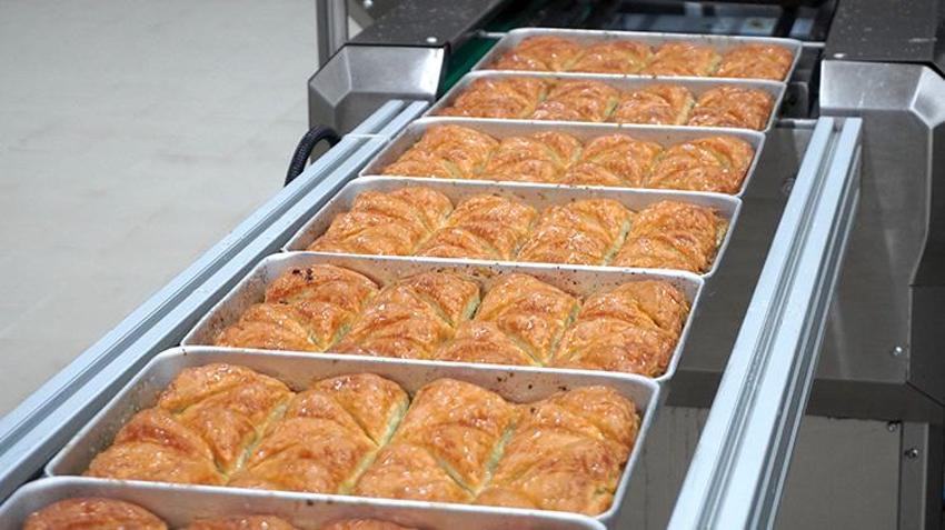 Seyyar tezgahta börek satarak gıda sektörüne girdi! Şimdi 100 ülkeye tatlı satıyor