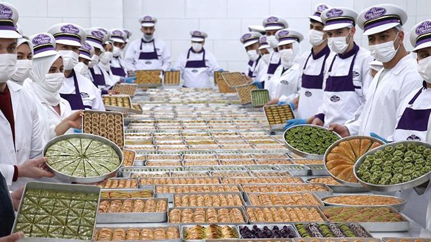 Seyyar tezgahta börek satarak gıda sektörüne girdi! Şimdi 100 ülkeye tatlı satıyor