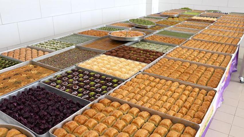 Seyyar tezgahta börek satarak gıda sektörüne girdi! Şimdi 100 ülkeye tatlı satıyor