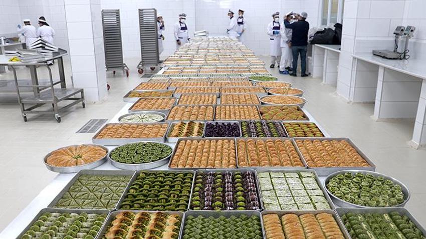 Seyyar tezgahta börek satarak gıda sektörüne girdi! Şimdi 100 ülkeye tatlı satıyor