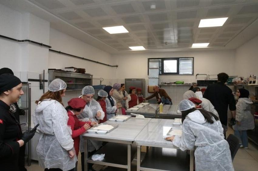 Tokat'ta down sendromlu çocuklar ramazan pidesi yaptı