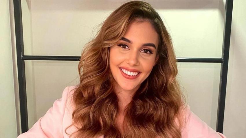 Berfu Yenenler kötü haberi sosyal medyadan duyurdu!