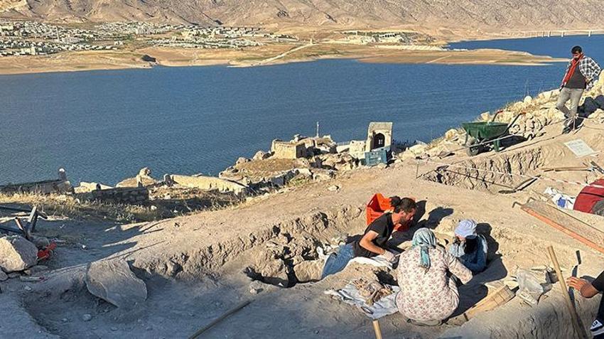 Hasankeyf'te bin 600 yıllık gözyaşı şişesi bulundu! 'Ölen kişinin eşi gözyaşlarını bu şişeye damlatıp mezara koyuyordu'