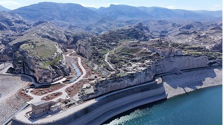 Hasankeyf'te bin 600 yıllık gözyaşı şişesi bulundu! 'Ölen kişinin eşi gözyaşlarını bu şişeye damlatıp mezara koyuyordu'