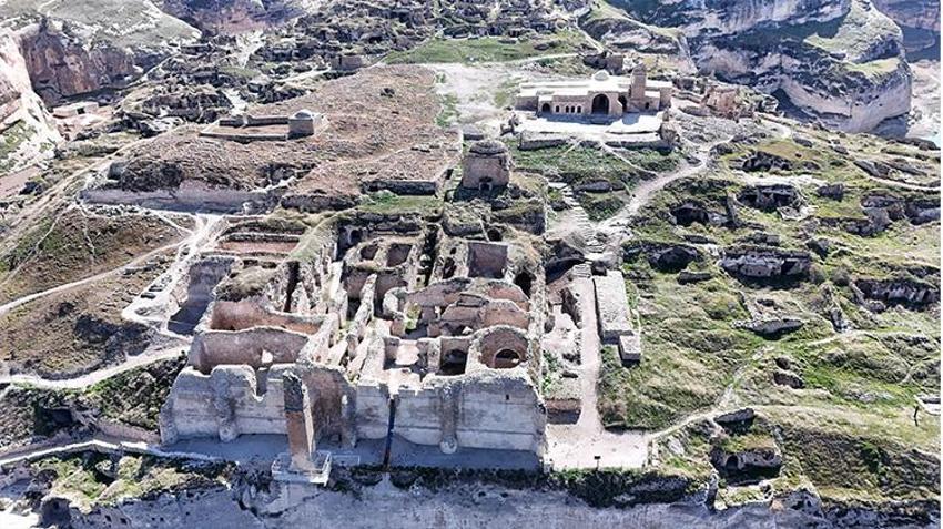 Hasankeyf'te bin 600 yıllık gözyaşı şişesi bulundu! 'Ölen kişinin eşi gözyaşlarını bu şişeye damlatıp mezara koyuyordu'