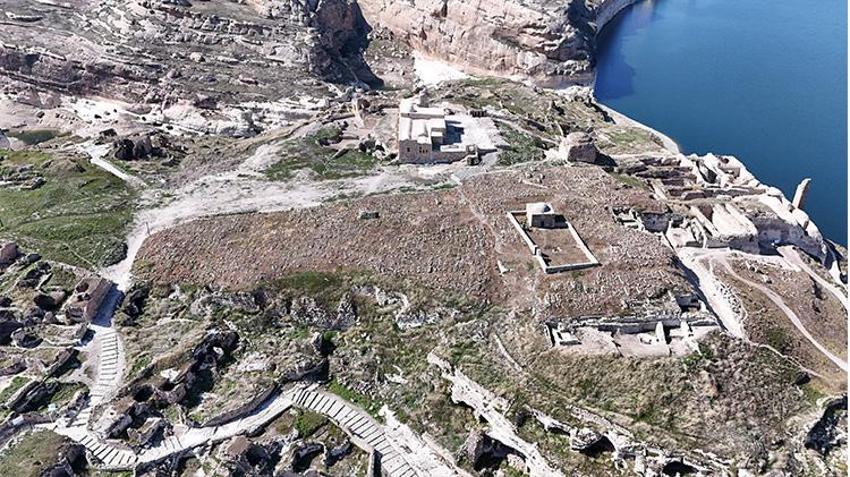 Hasankeyf'te bin 600 yıllık gözyaşı şişesi bulundu! 'Ölen kişinin eşi gözyaşlarını bu şişeye damlatıp mezara koyuyordu'