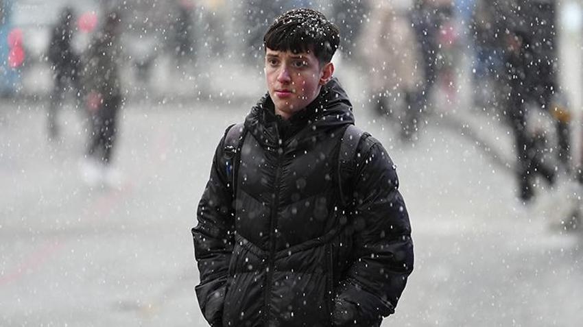 Kar yağışı İstanbul'da başladı! Meteoroloji son dakika uyardı, daha da etkili olacak, saat verildi