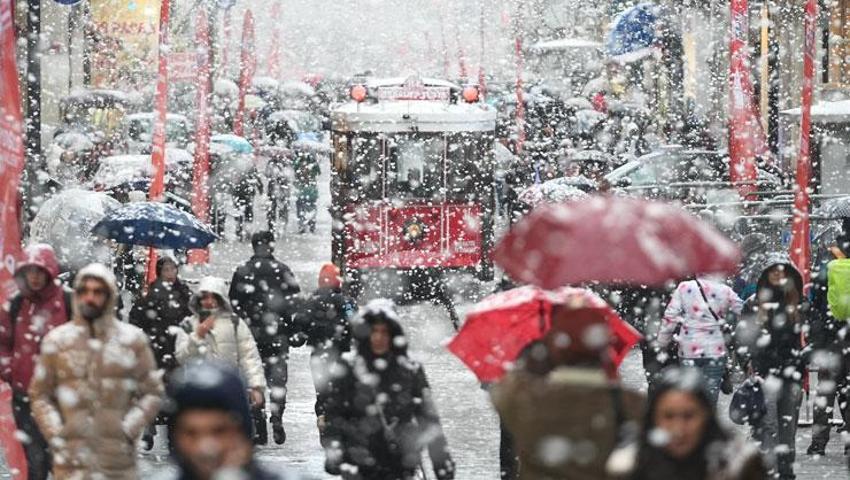 Kar yağışları İstanbul'a geri döndü! Yaz havası gitti dondurucu soğuklar geldi