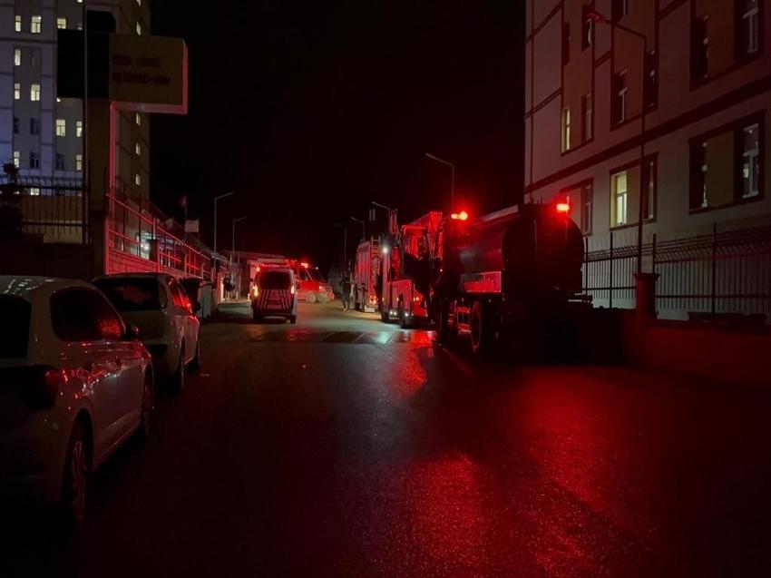 Bursa'da kız öğrenci yurdunda yangın çıktı! Gece yarısı sokağa döküldüler