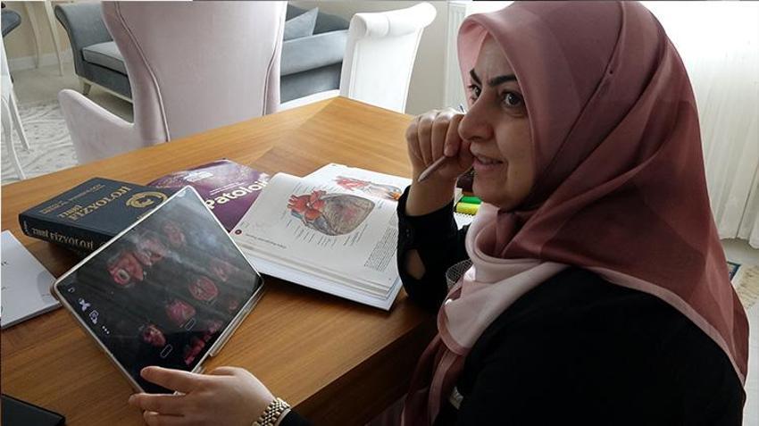 23 yıllık öğretmen doktor olmak için kolları sıvadı! Yarım kalan hayalini gerçekleştiriyor