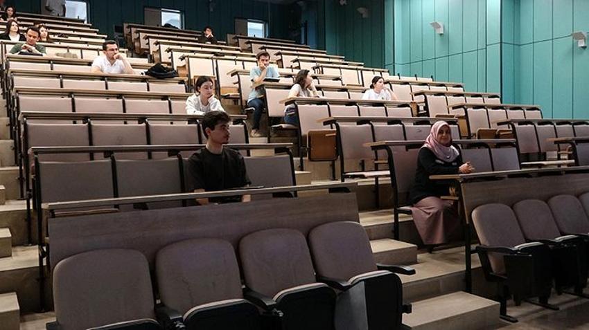 23 yıllık öğretmen doktor olmak için kolları sıvadı! Yarım kalan hayalini gerçekleştiriyor