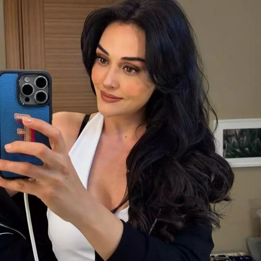 Esra Bilgiç beyazlar içinde poz verince yorum yağdı