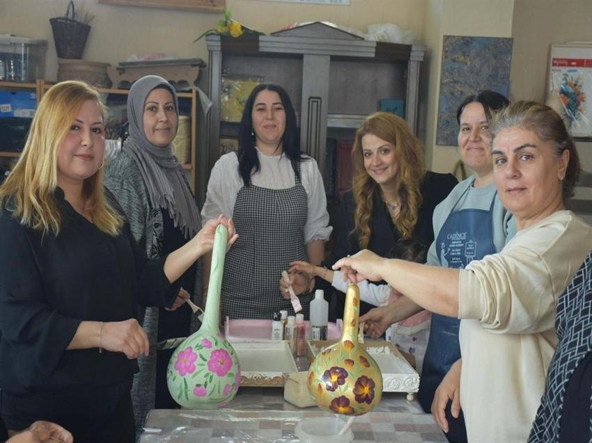 Liseyi, üniversiteyi dışardan bitirdi! 82 kursa katılan kadın sonunda mesleğini buldu