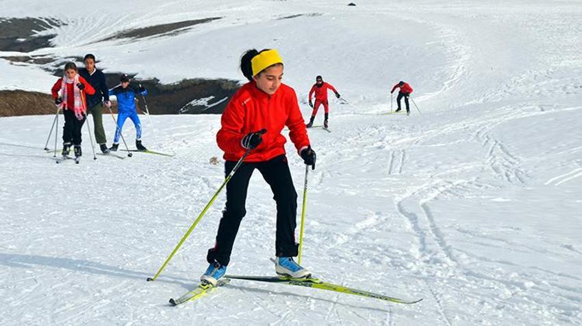 Adana mart ayında kara teslim oldu! Meteoroloji'den kuvvetli yağış uyarısı! Soğuklar geri dönüyor: Sıcaklıklar 6 derece birden düşecek