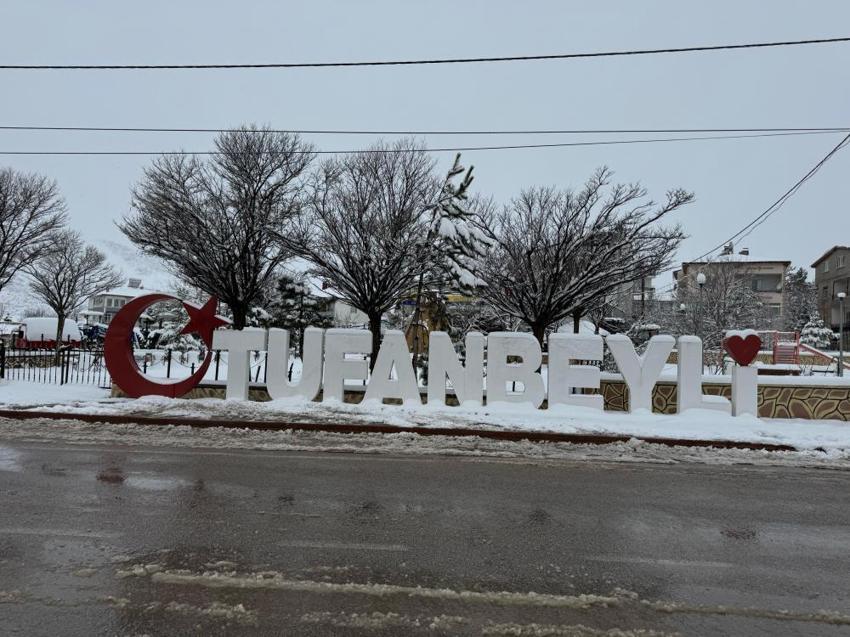 Adana mart ayında kara teslim oldu! Meteoroloji'den kuvvetli yağış uyarısı! Soğuklar geri dönüyor: Sıcaklıklar 6 derece birden düşecek