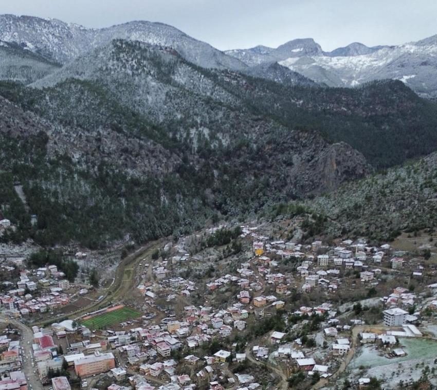 Adana mart ayında kara teslim oldu! Meteoroloji'den kuvvetli yağış uyarısı! Soğuklar geri dönüyor: Sıcaklıklar 6 derece birden düşecek