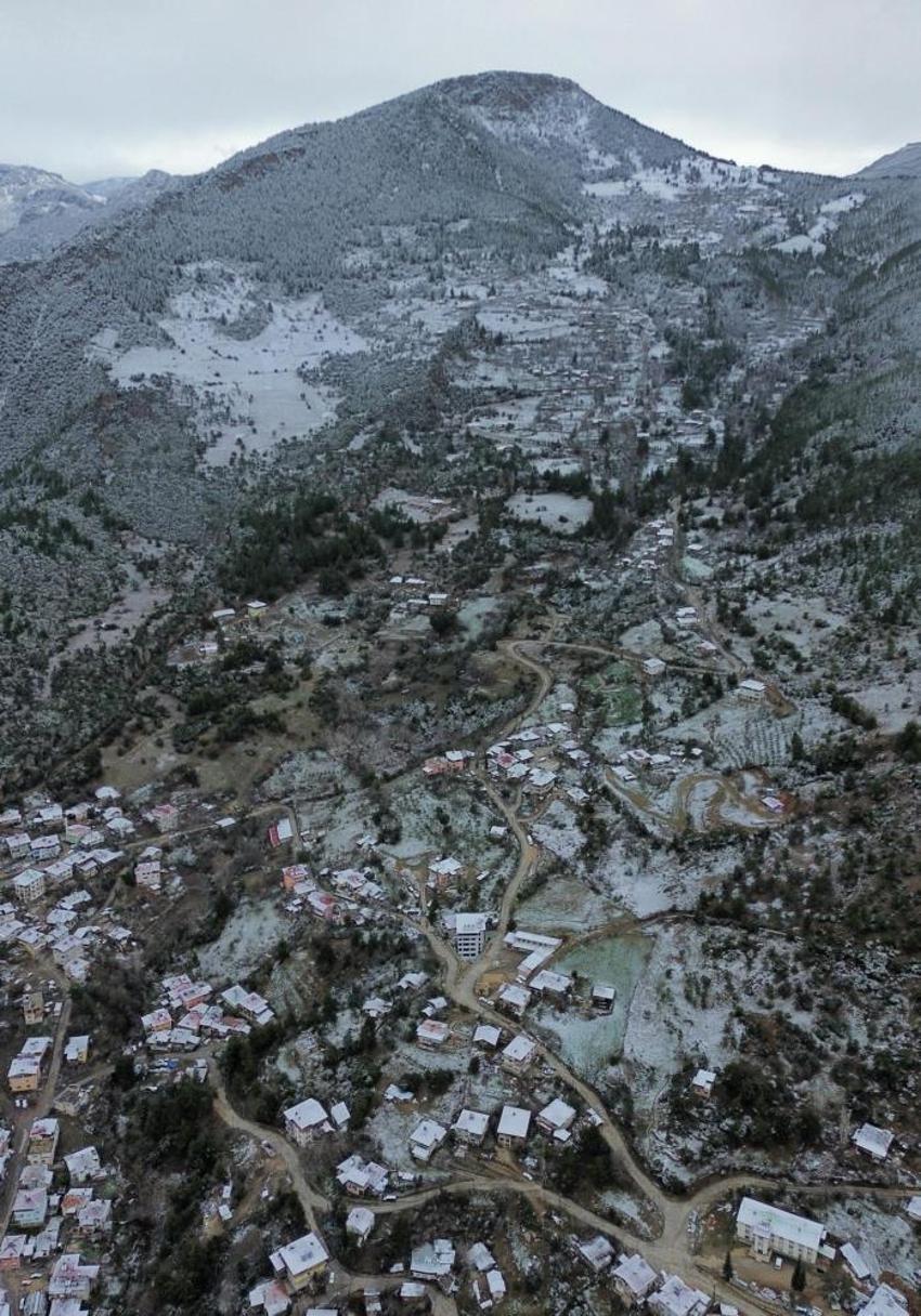 Adana mart ayında kara teslim oldu! Meteoroloji'den kuvvetli yağış uyarısı! Soğuklar geri dönüyor: Sıcaklıklar 6 derece birden düşecek