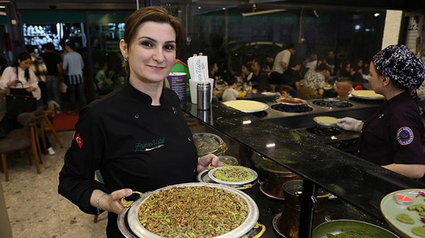 Adana'da ramazan ayı esnafın yüzünü güldürdü! Tatlıcılar iftardan sonra tıklım tıklım