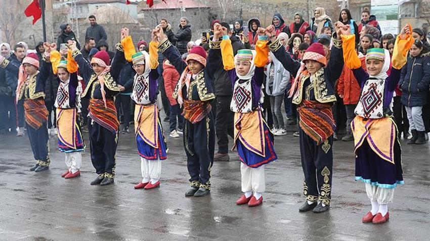 Kars ve Ardahan'da Nevruz Bayramı coşkuyla kutlandı