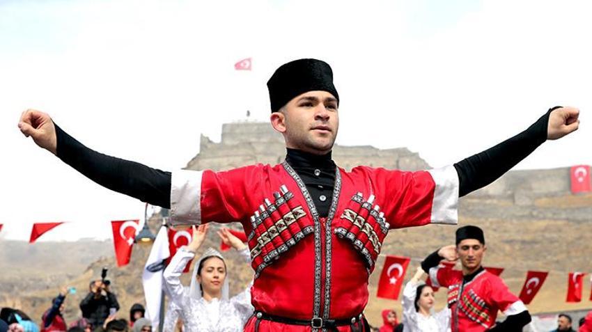 Kars ve Ardahan'da Nevruz Bayramı coşkuyla kutlandı
