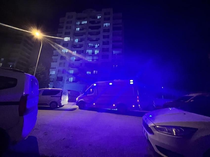 Silahını temizlerken eşini vurdu, üvey oğlu ise adamı darp etti