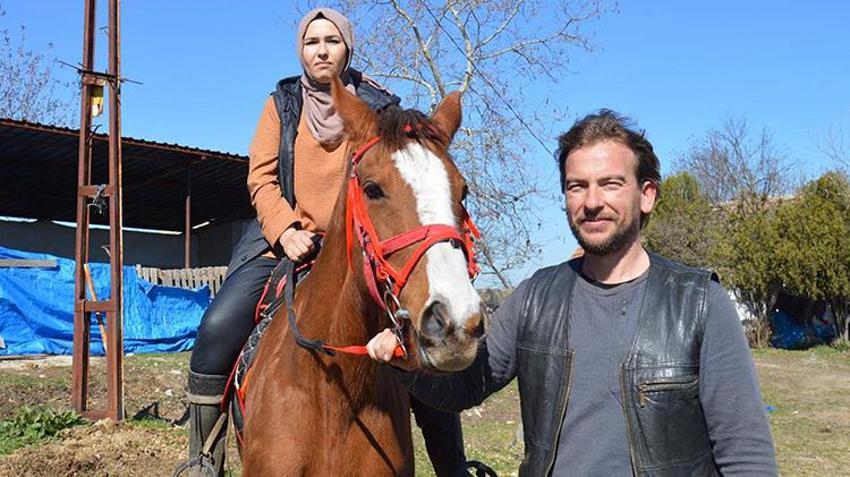 Köye yerleşip devlet desteğiyle hayvancılık yapmaya başladılar! İnek sayısını 2 yılda katladı